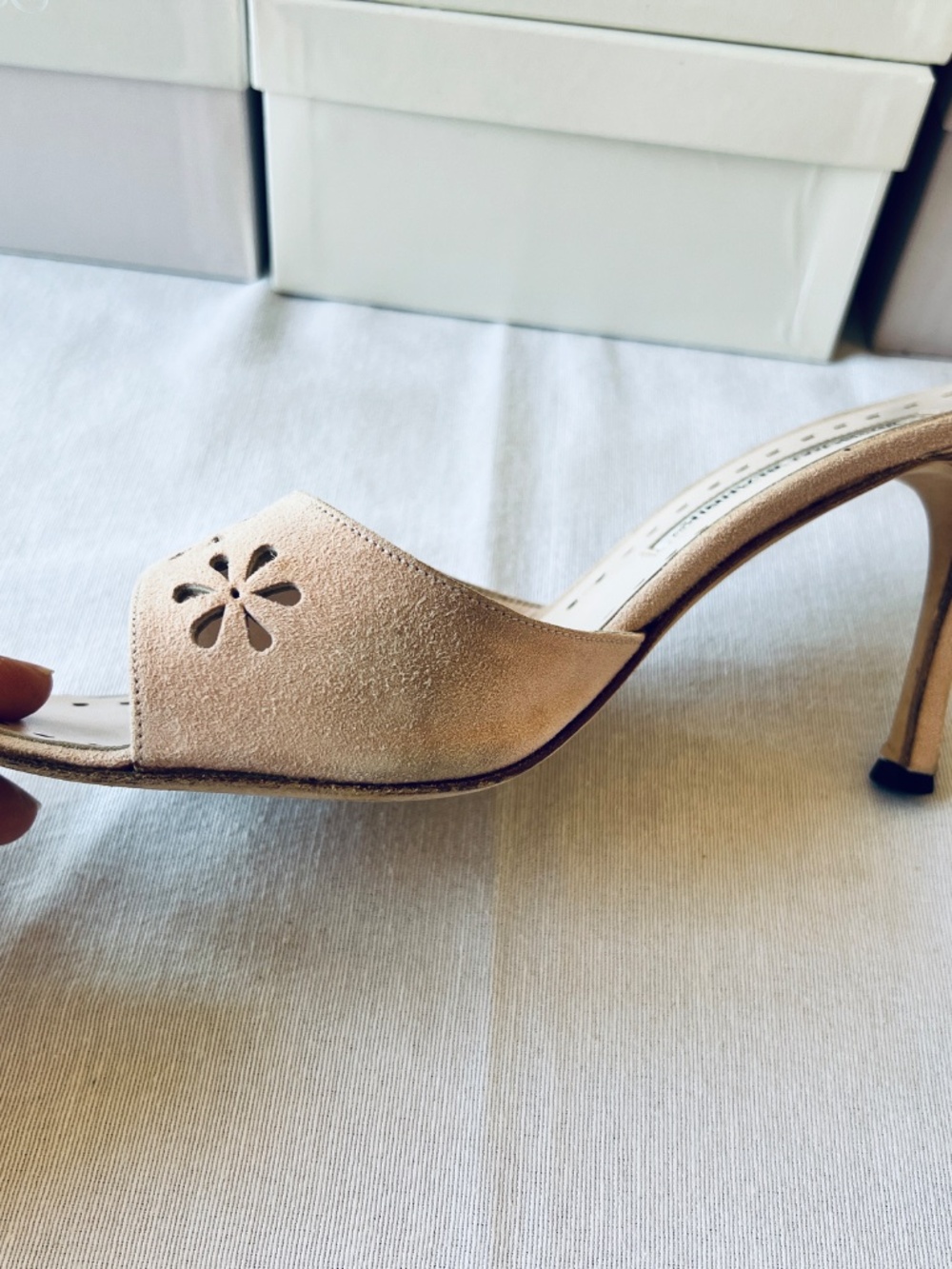 Vintage Manolo Blahnik Pink Suede Heels, size 39 (9B) - Picture 6 of 7